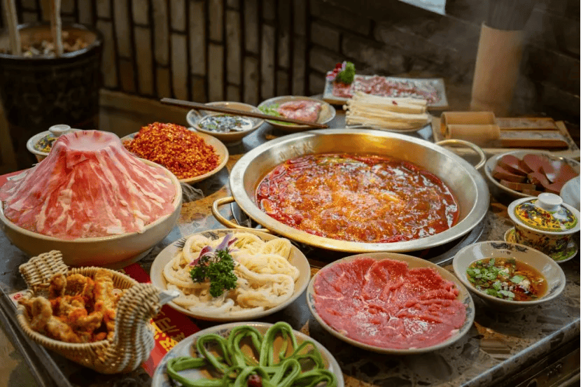 门店爆火、老板出圈，在抖音，火锅生意的玩法变了